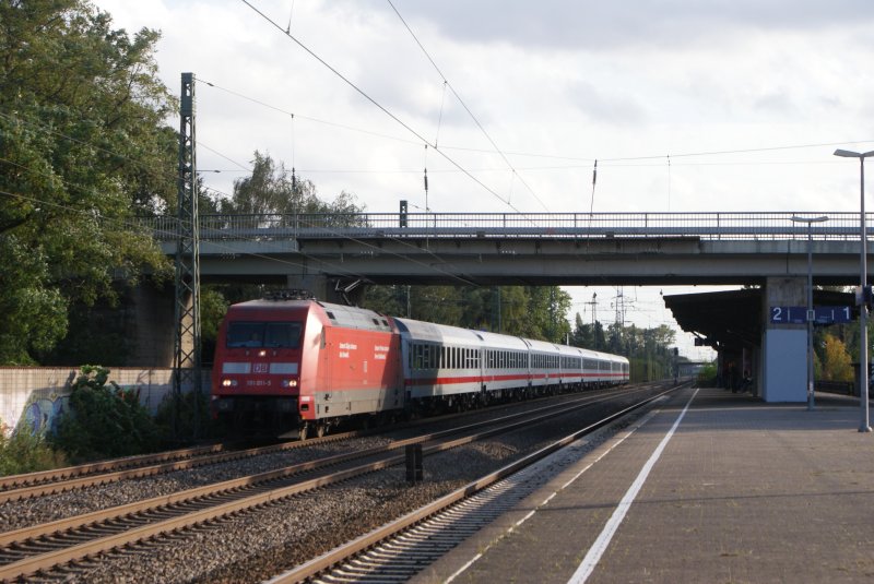 101 052-9 mit einem IC bei der Durchfahrt in Angermund am 01.10.2008